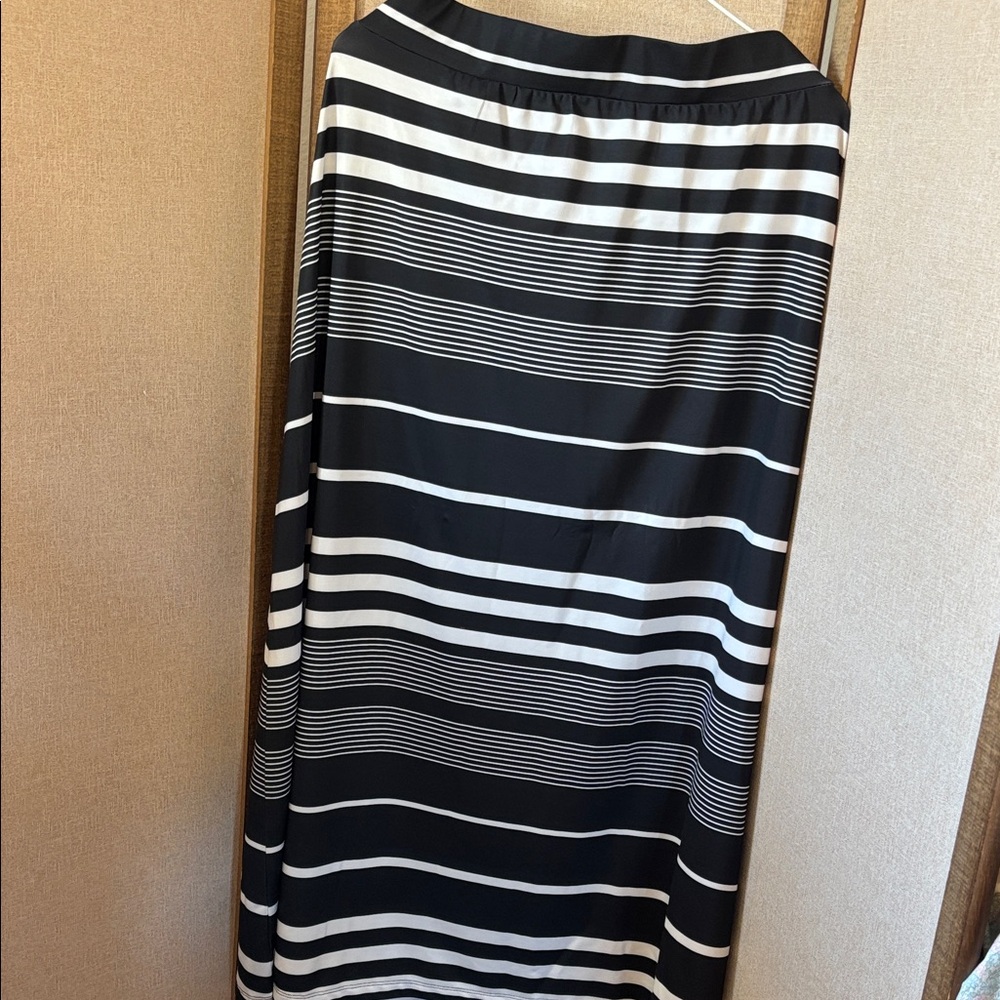 Christopher & Banks Black and White Maxi Skirt with side slit Large